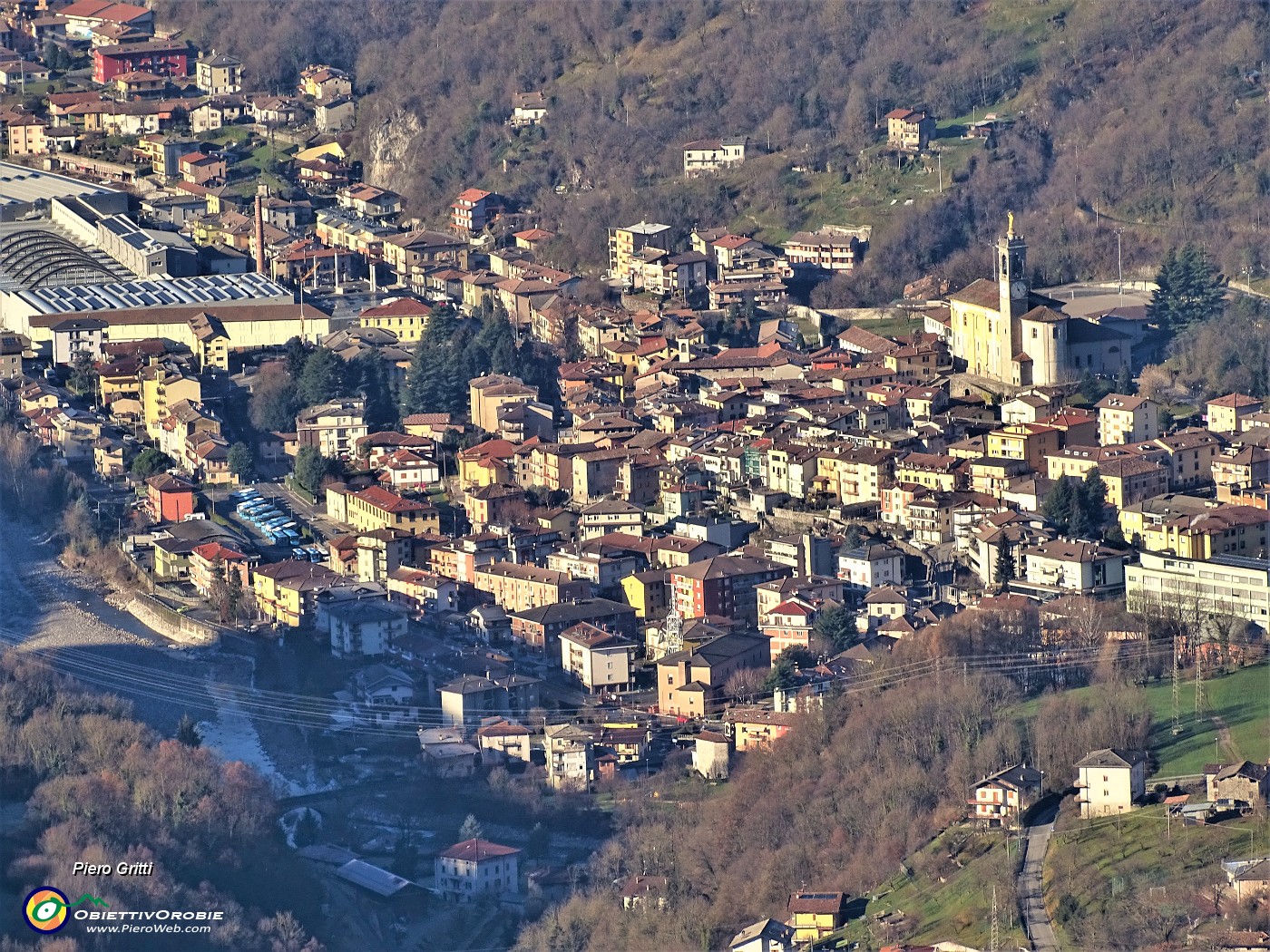 45 Zoom sul centro di Zogno.JPG
